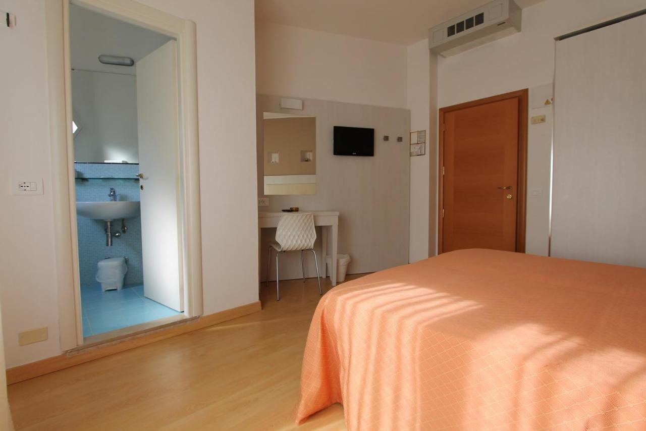 Hotel Escorial Cervia Exterior photo