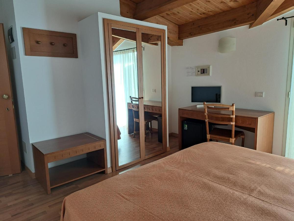 Hotel Escorial Cervia Exterior photo