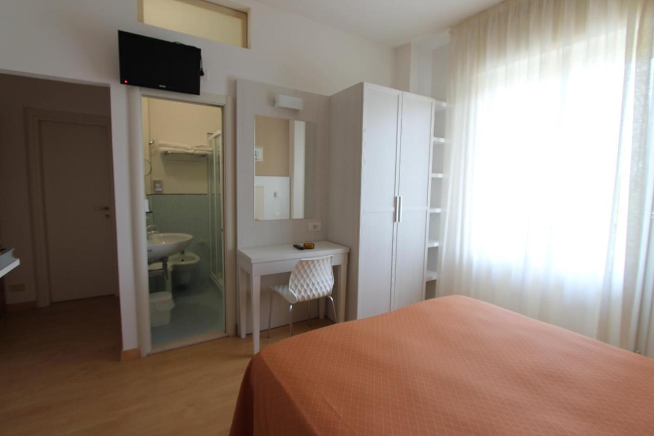 Hotel Escorial Cervia Exterior photo