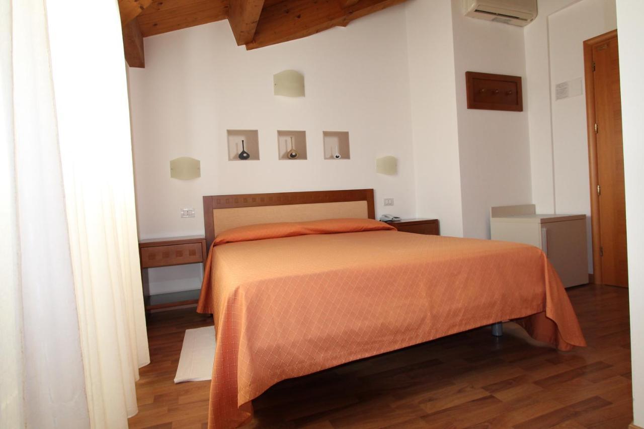 Hotel Escorial Cervia Exterior photo